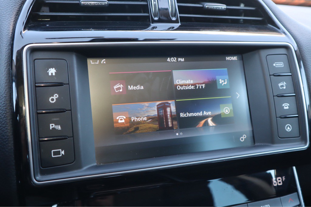 2017 Jaguar XE Image 23