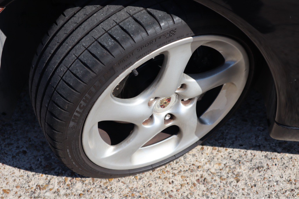 2003 Porsche 911 Image 10