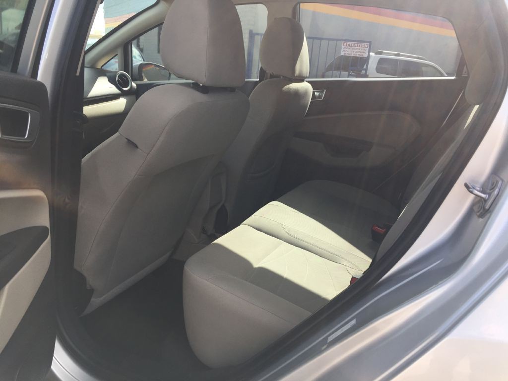 2014 Ford Fiesta Image 7