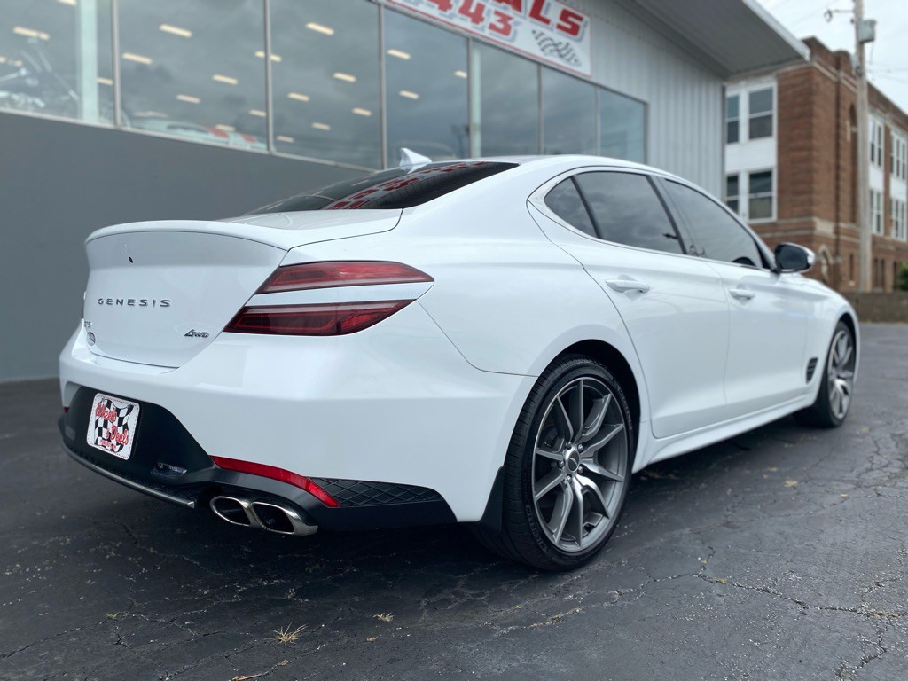 2023 Genesis G70 Image 8