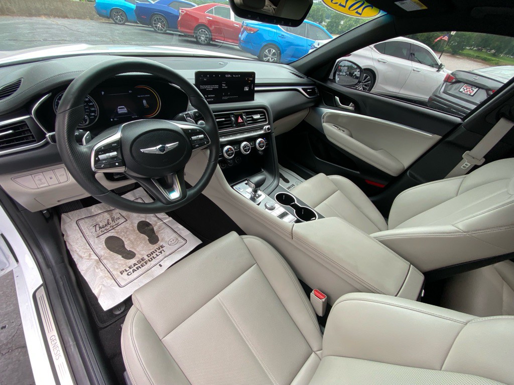 2023 Genesis G70 Image 10