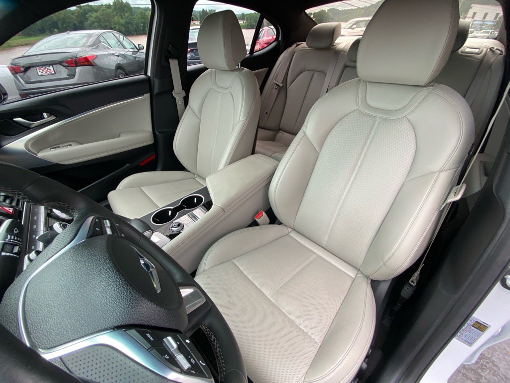 2023 Genesis G70 Image 11