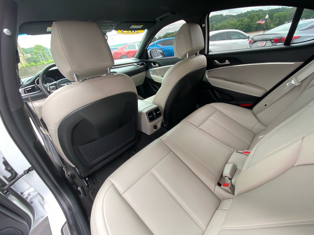 2023 Genesis G70 Image 12