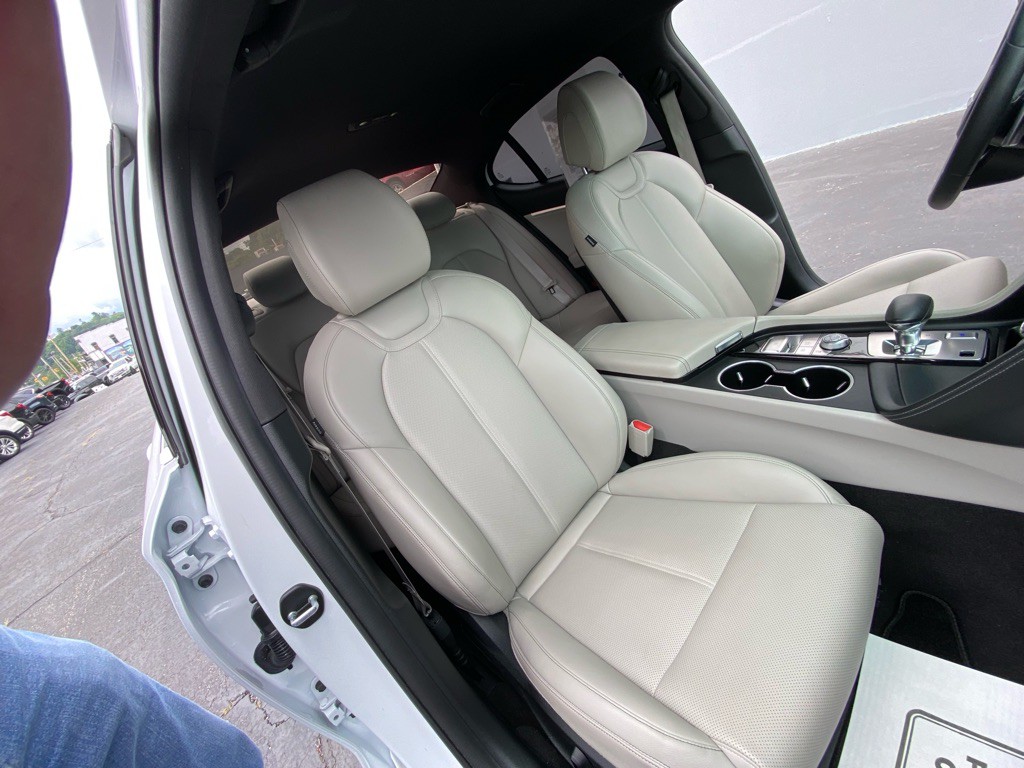 2023 Genesis G70 Image 17