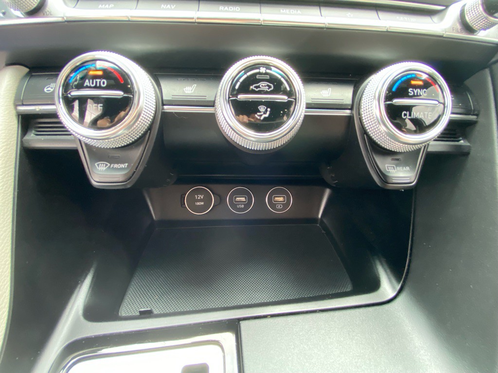 2023 Genesis G70 Image 20