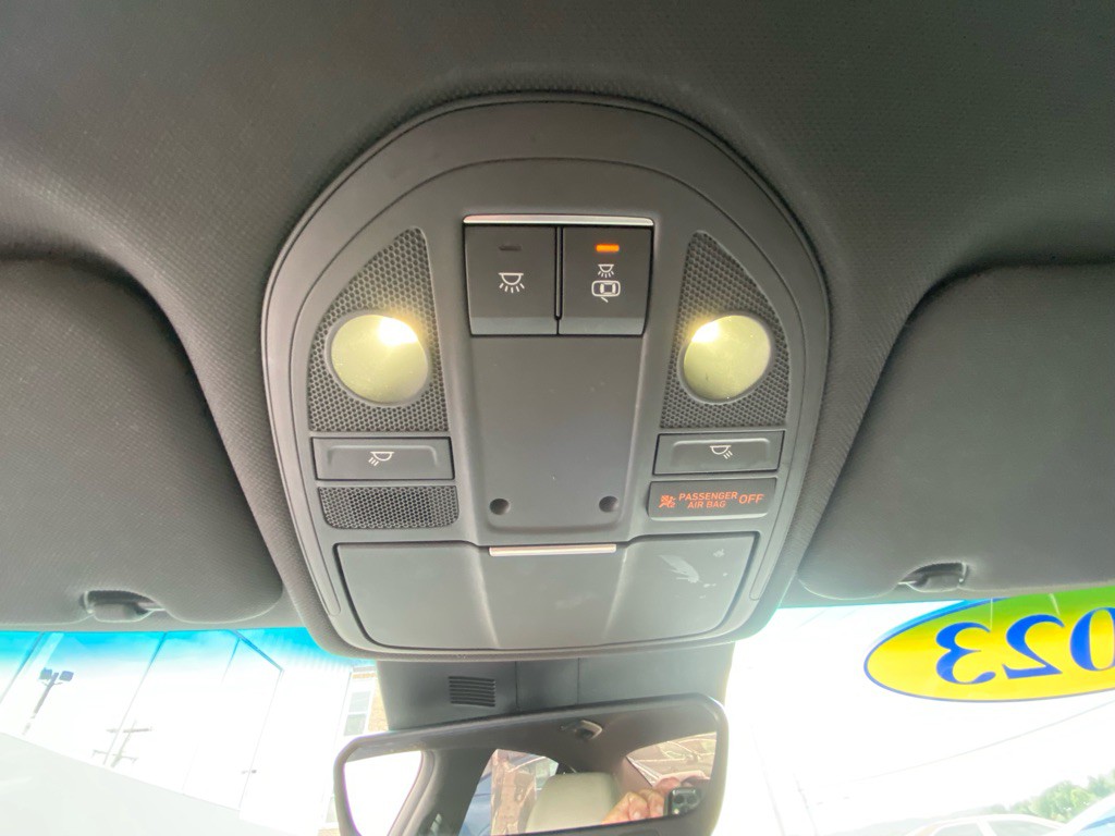 2023 Genesis G70 Image 23