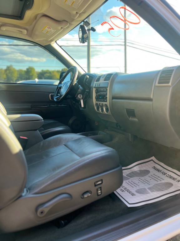2005 Chevrolet Colorado Image 12