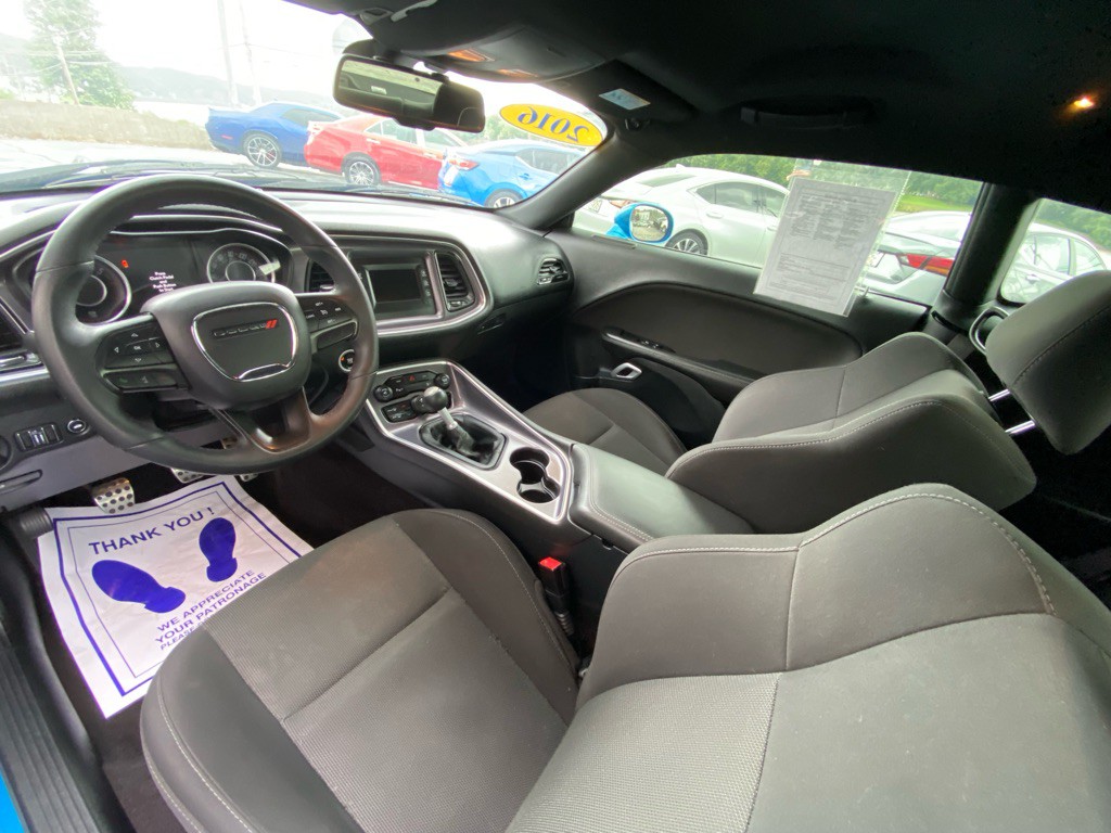 2016 Dodge Challenger Image 10
