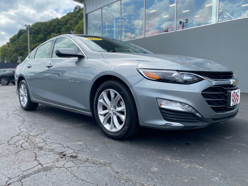2023 Chevrolet Malibu Image 2
