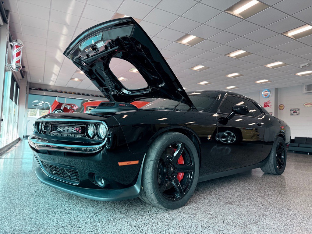 2021 Dodge Challenger Image 1