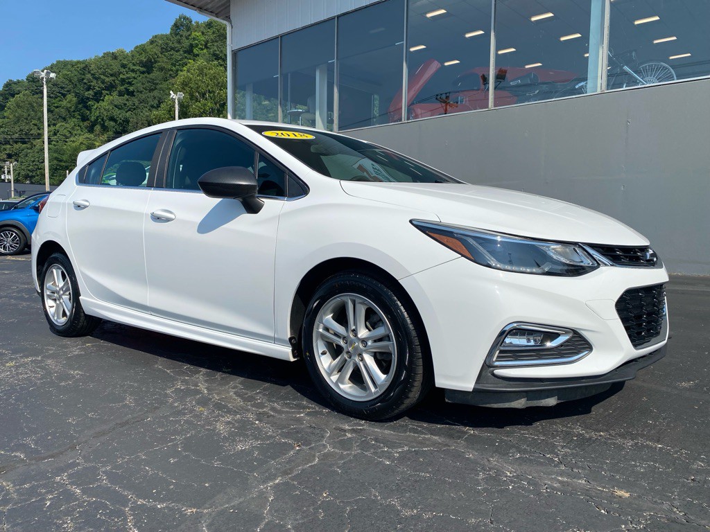 2018 Chevrolet Cruze Image 2