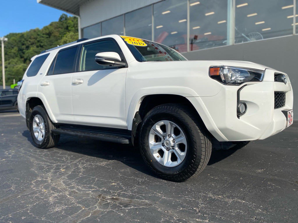 2019 Toyota 4Runner Image 2