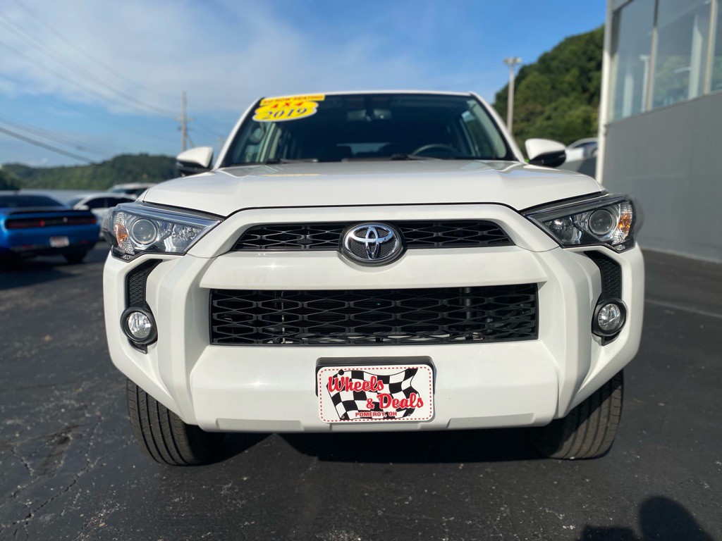 2019 Toyota 4Runner Image 3