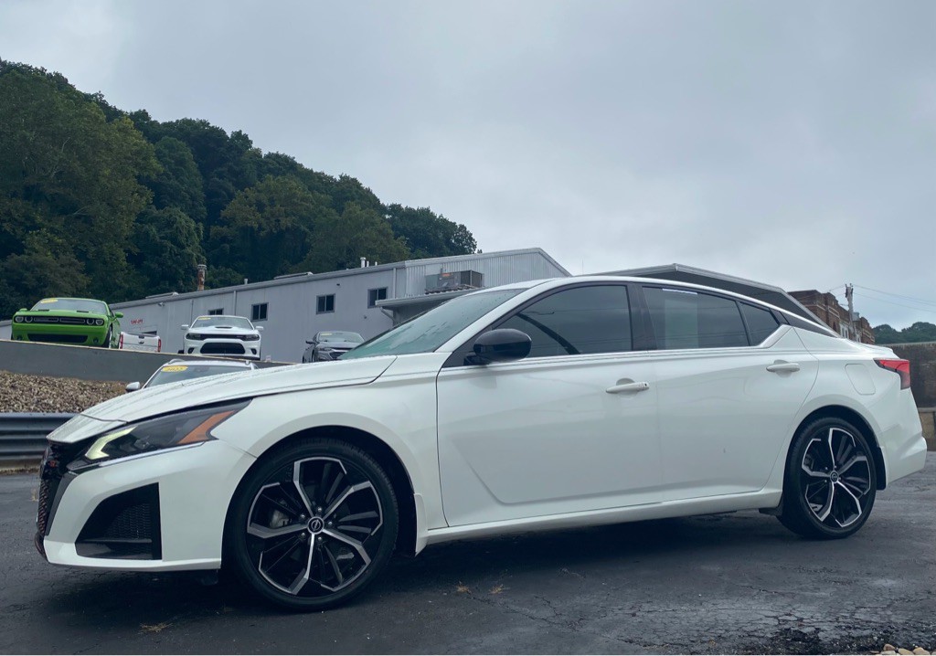 2023 Nissan Altima Image 1