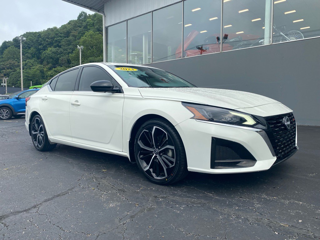 2023 Nissan Altima Image 2