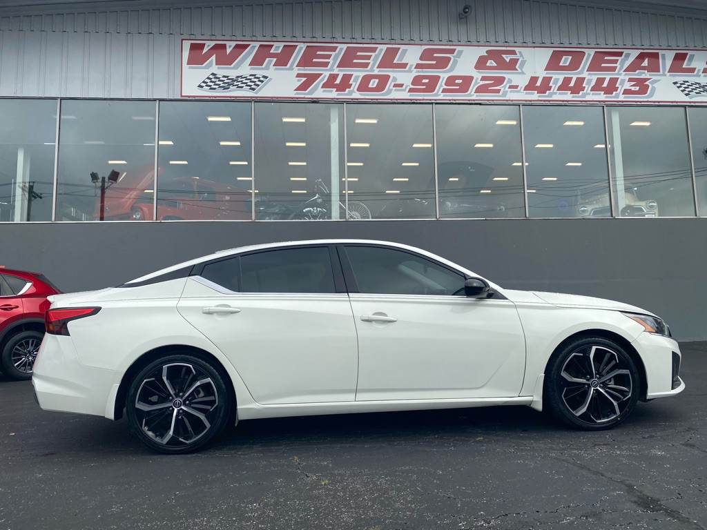 2023 Nissan Altima Image 9