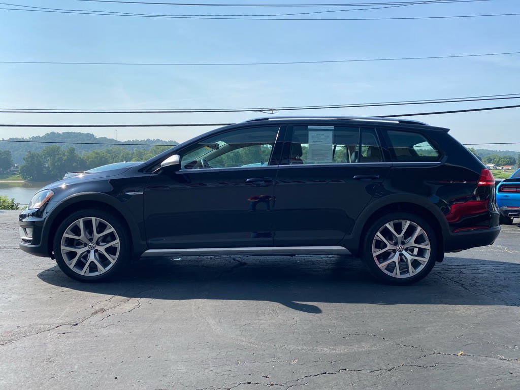 2017 Volkswagen Golf Image 5