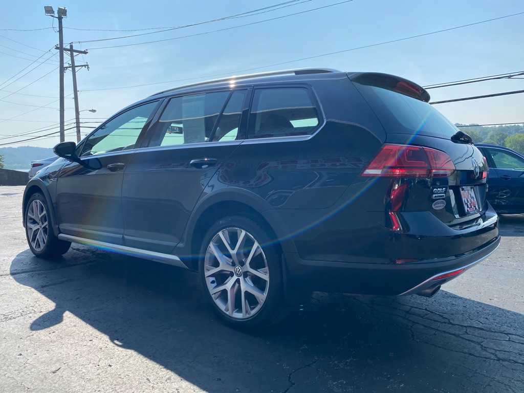 2017 Volkswagen Golf Image 6