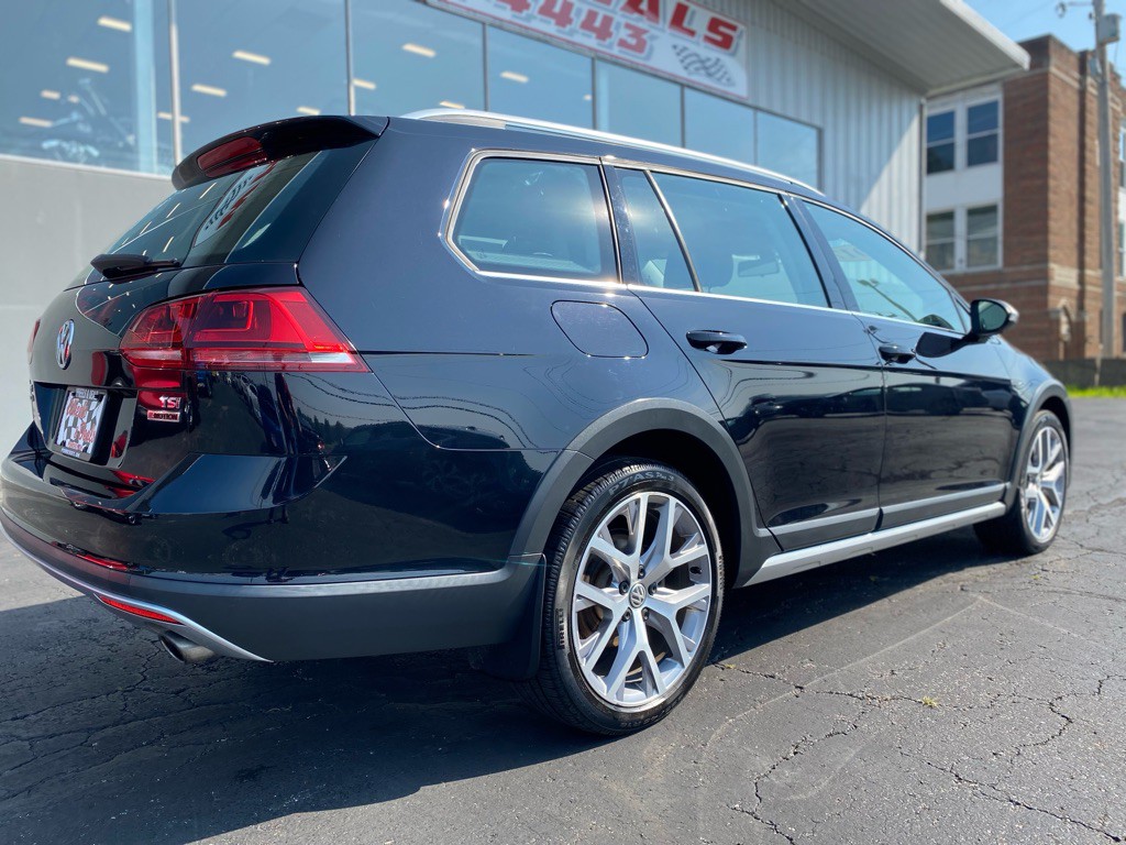 2017 Volkswagen Golf Image 8