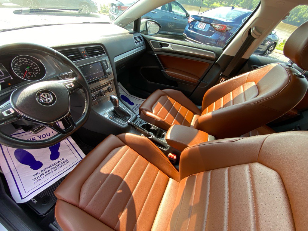 2017 Volkswagen Golf Image 10