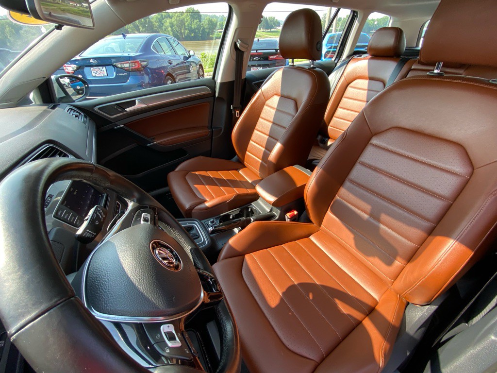 2017 Volkswagen Golf Image 11