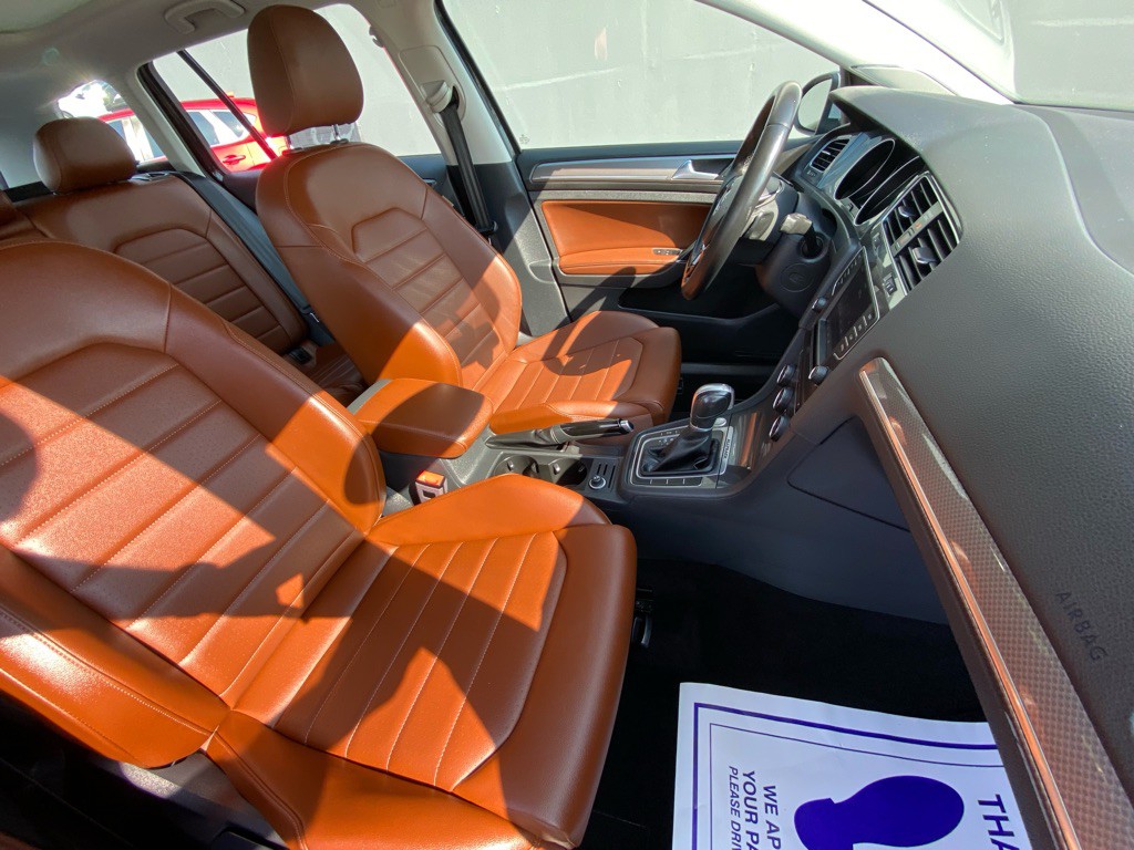 2017 Volkswagen Golf Image 18