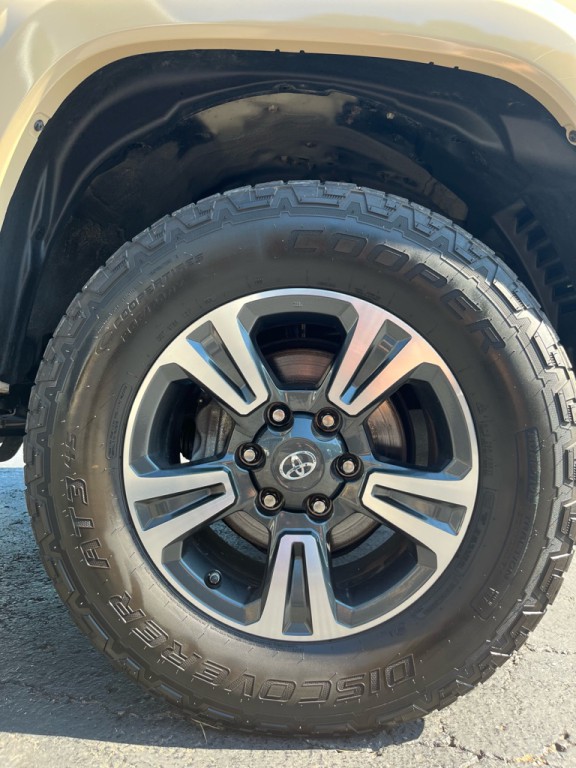 2019 Toyota Tacoma Image 9