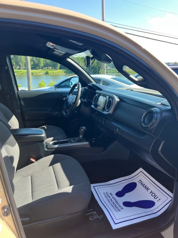 2019 Toyota Tacoma Image 10