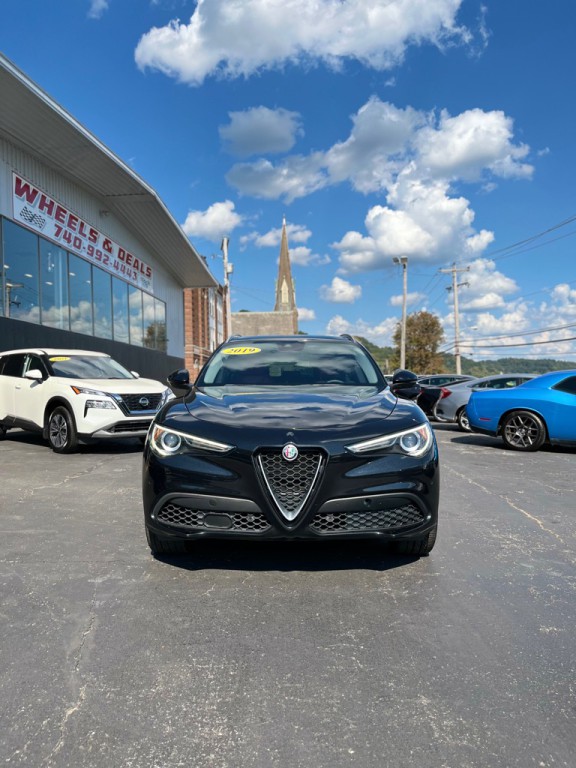 2019 Alfa Romeo Stelvio Image 2