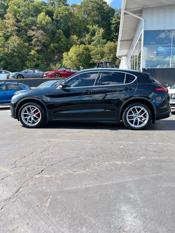 2019 Alfa Romeo Stelvio Image 5
