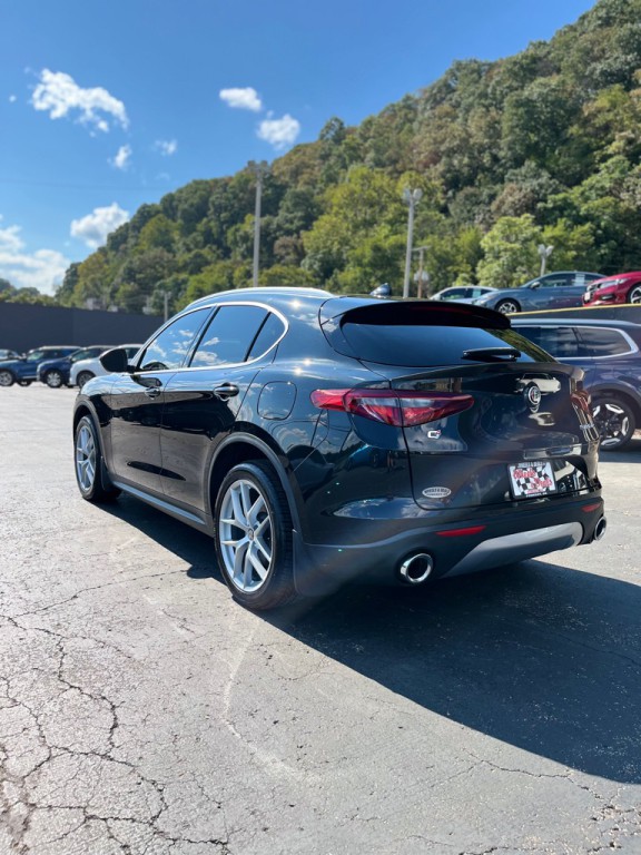 2019 Alfa Romeo Stelvio Image 8