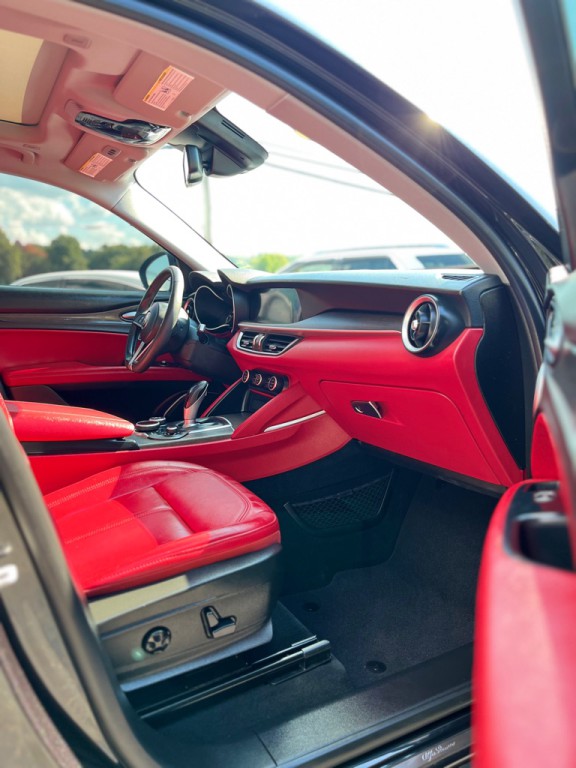 2019 Alfa Romeo Stelvio Image 12