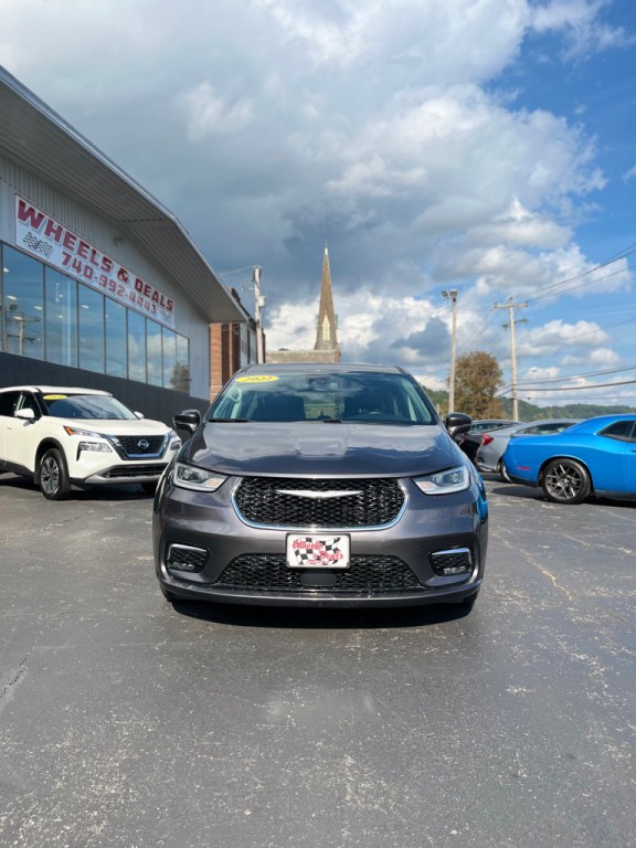 2022 Chrysler Pacifica Image 2