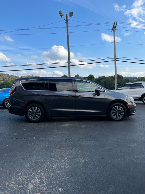 2022 Chrysler Pacifica Image 4