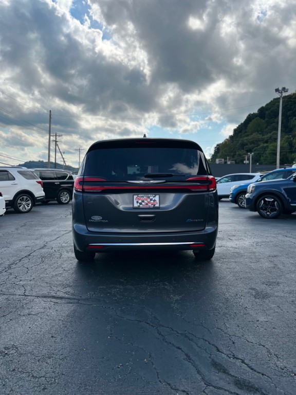 2022 Chrysler Pacifica Image 8