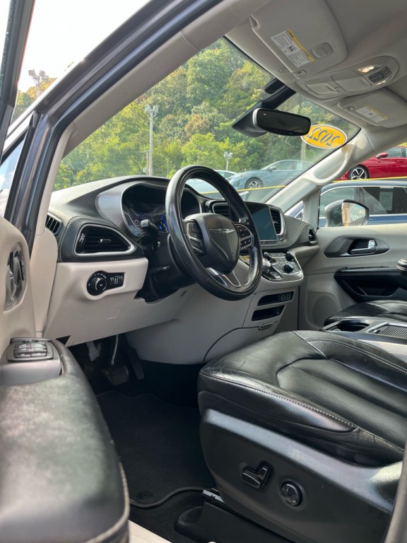 2022 Chrysler Pacifica Image 9