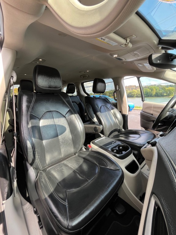 2022 Chrysler Pacifica Image 13