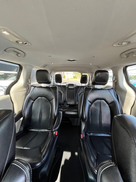 2022 Chrysler Pacifica Image 16