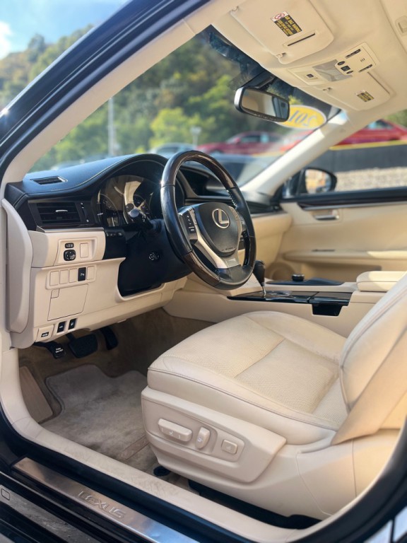 2014 Lexus ES Image 11