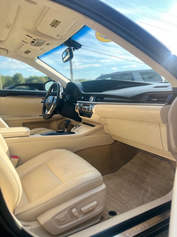 2014 Lexus ES Image 13