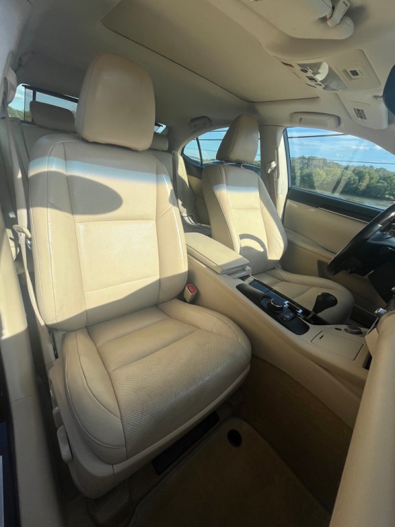 2014 Lexus ES Image 14