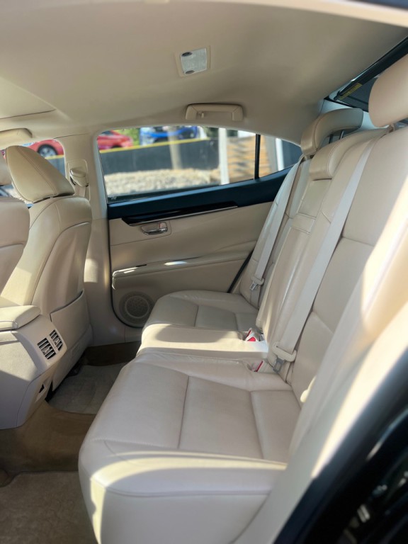 2014 Lexus ES Image 15