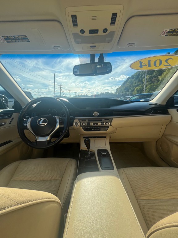 2014 Lexus ES Image 17