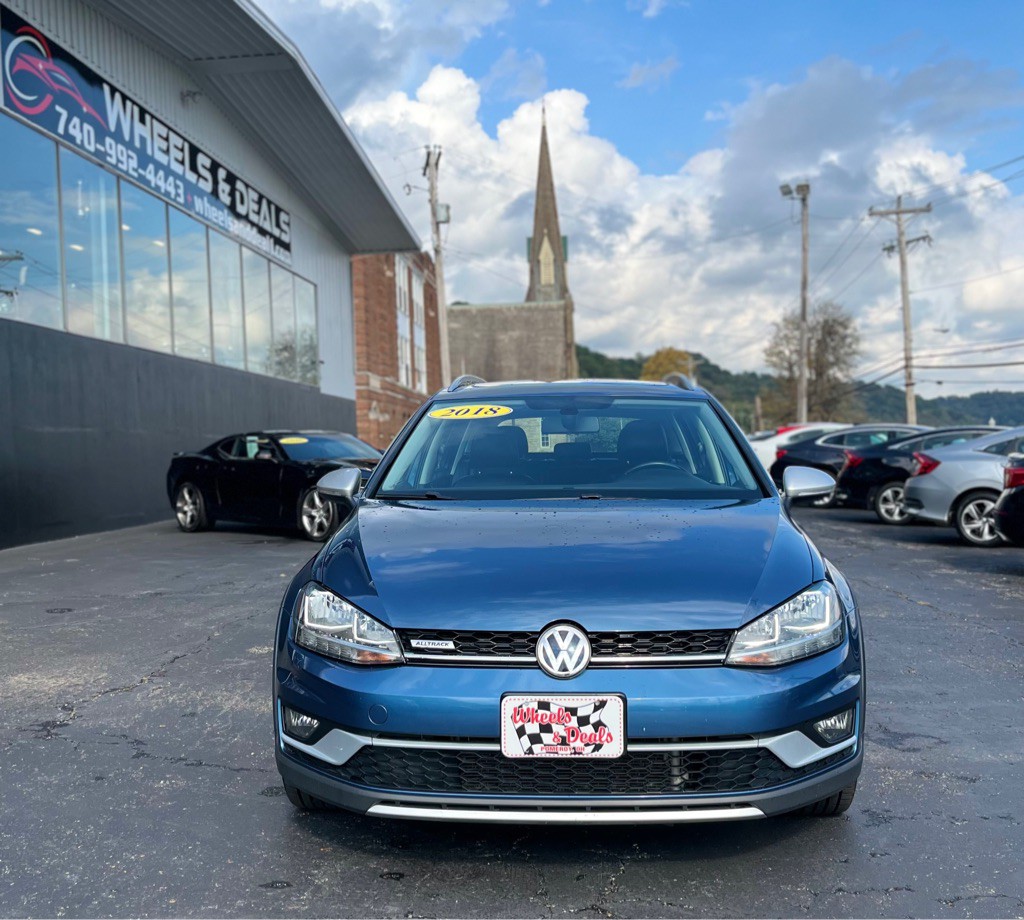 2018 Volkswagen Golf Image 2
