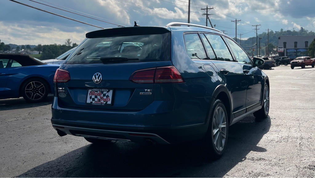 2018 Volkswagen Golf Image 5