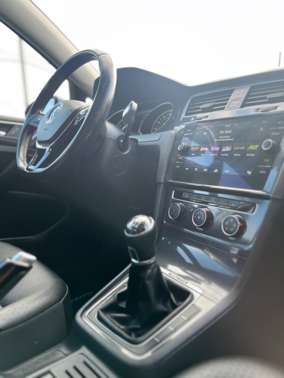 2018 Volkswagen Golf Image 17