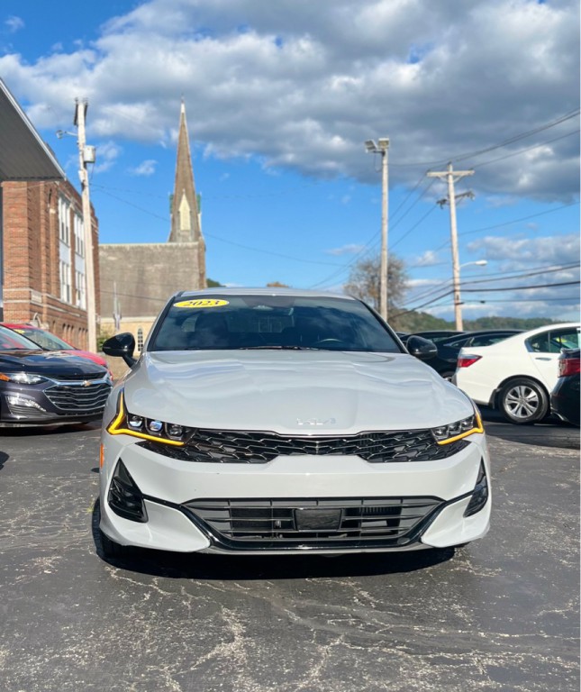 2023 Kia K5 Image 2