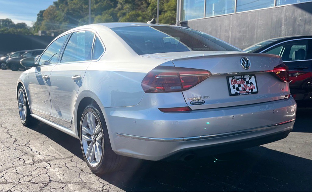 2017 Volkswagen Passat Image 4