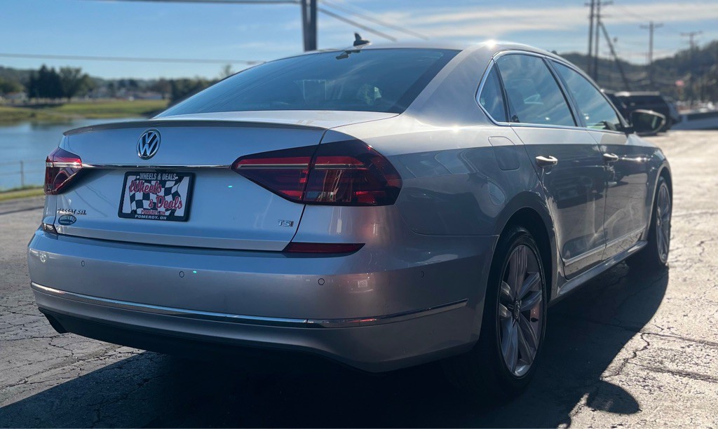 2017 Volkswagen Passat Image 5