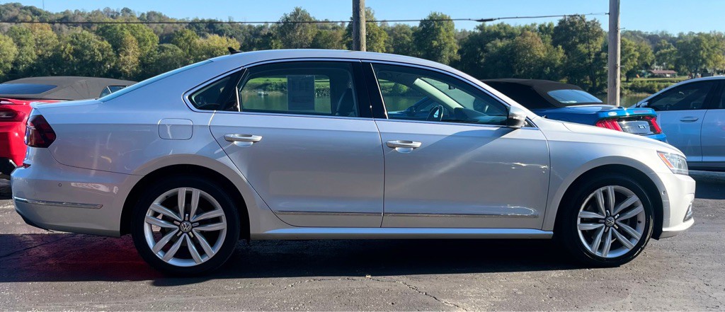 2017 Volkswagen Passat Image 8